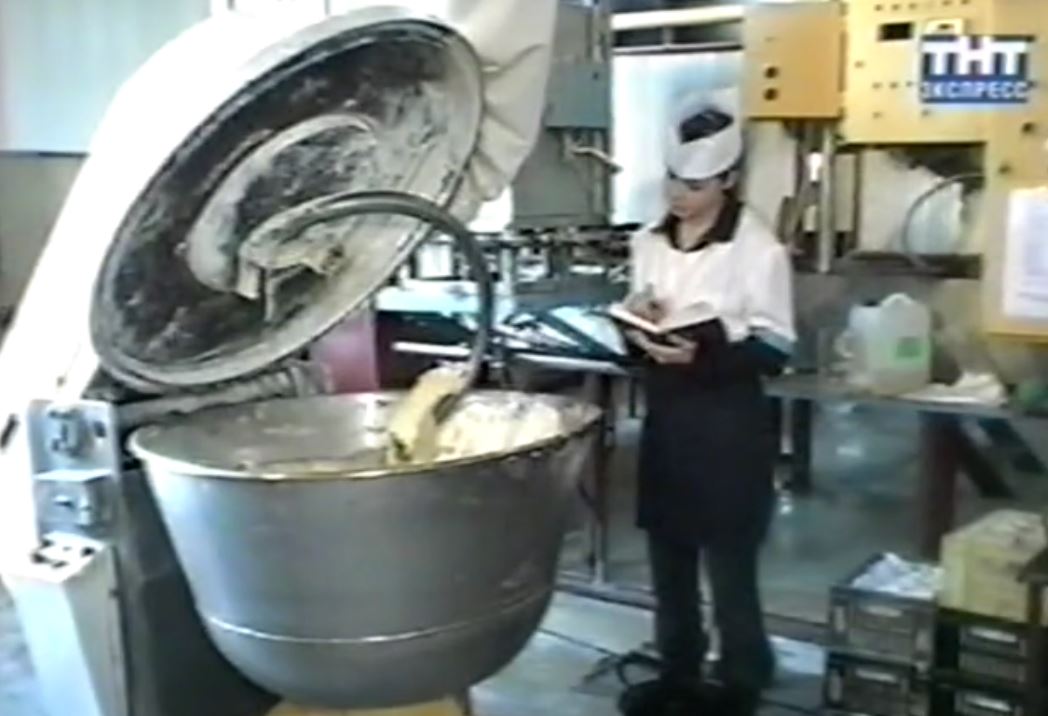 Изготовление куличей на АО "Балаковохлеб" (Экспресс-новости - 21 апреля 2006 г.)