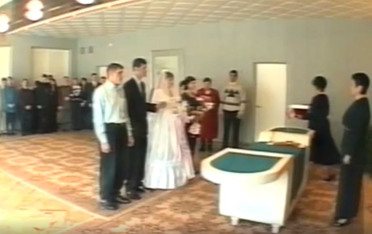Свадьба накануне Нового Года (Хроника 31 декабря 1999 г.)