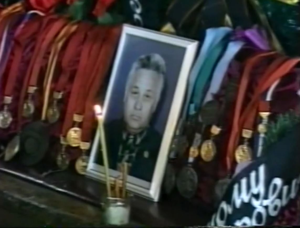 Похороны основателя "Турбины" Евгения Леошкина (Хроника, 31 марта 2000 г.)